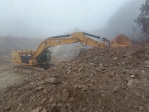 2021 CAT 349 excavator