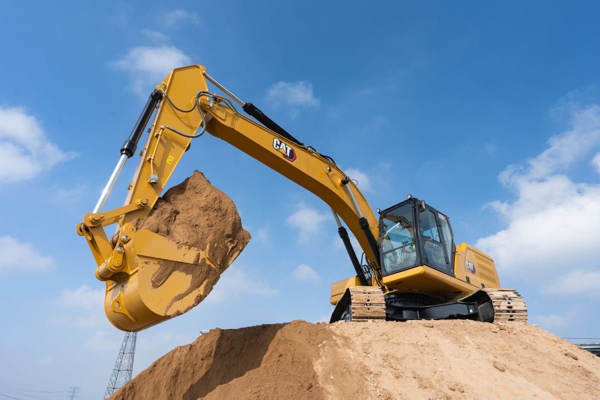 NEW CAT 326 excavator